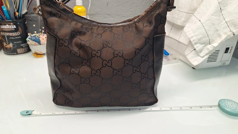 Gucci Auth Gucci GG dark brown shoulder bag: needs rehab