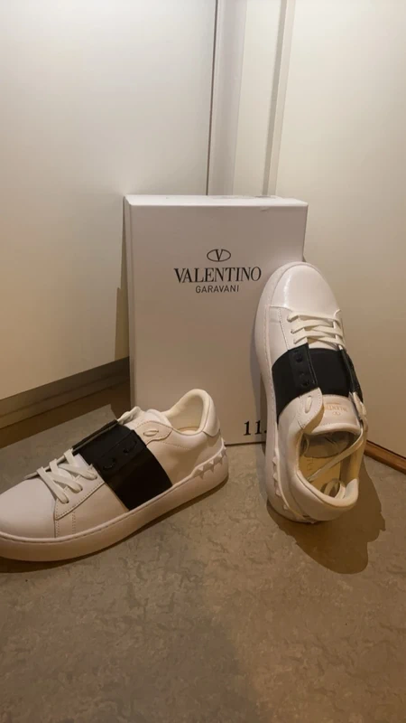Valentino Valentino Garavani sneakers brand new, size 43