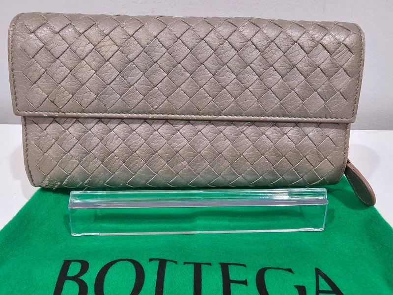 Bottega Veneta Bottega Veneta Silver Intrecciato Leather Wallet With Dust Bag
